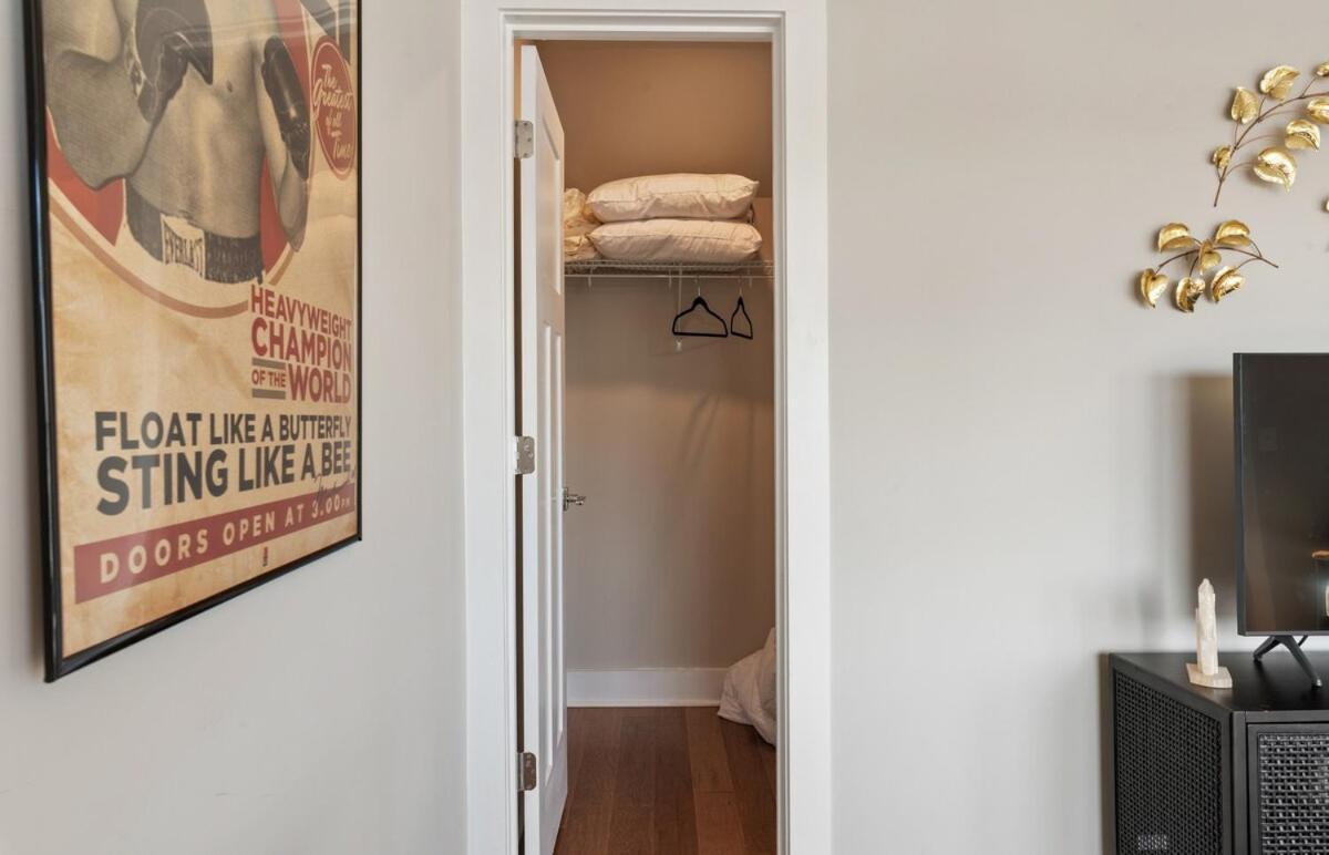 Ultimate Downtown Oasis, 10 Guests Holiday home Charlotte