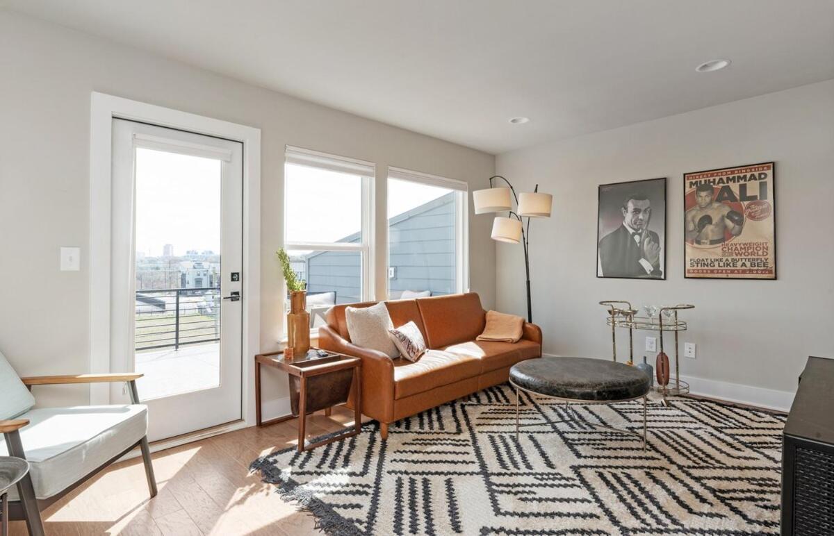 Ultimate Downtown Oasis, 10 Guests Holiday home *